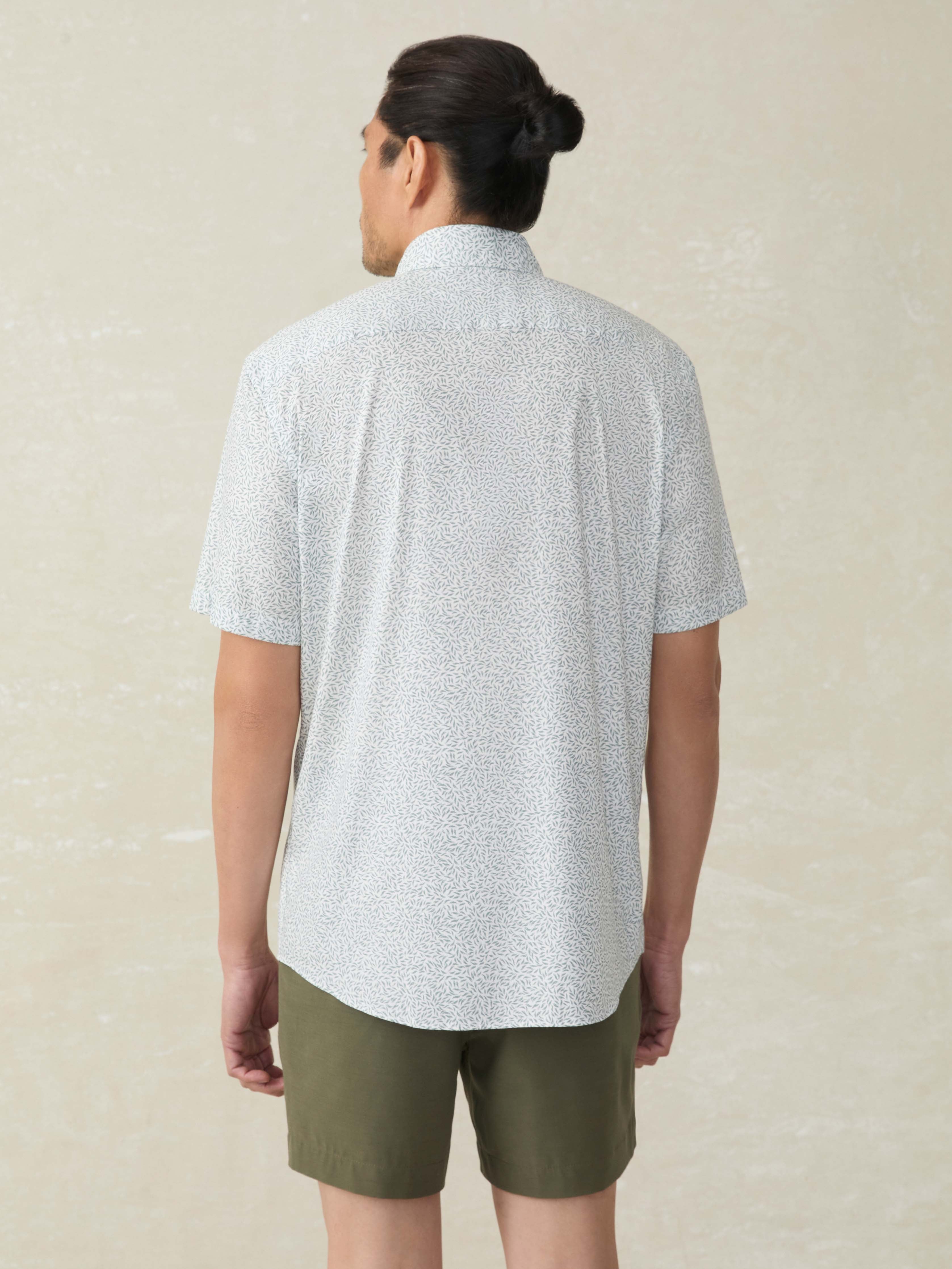 Short-Sleeve Movement™ Monterey Shirt - Sage Grove Foliage | Faherty Brand