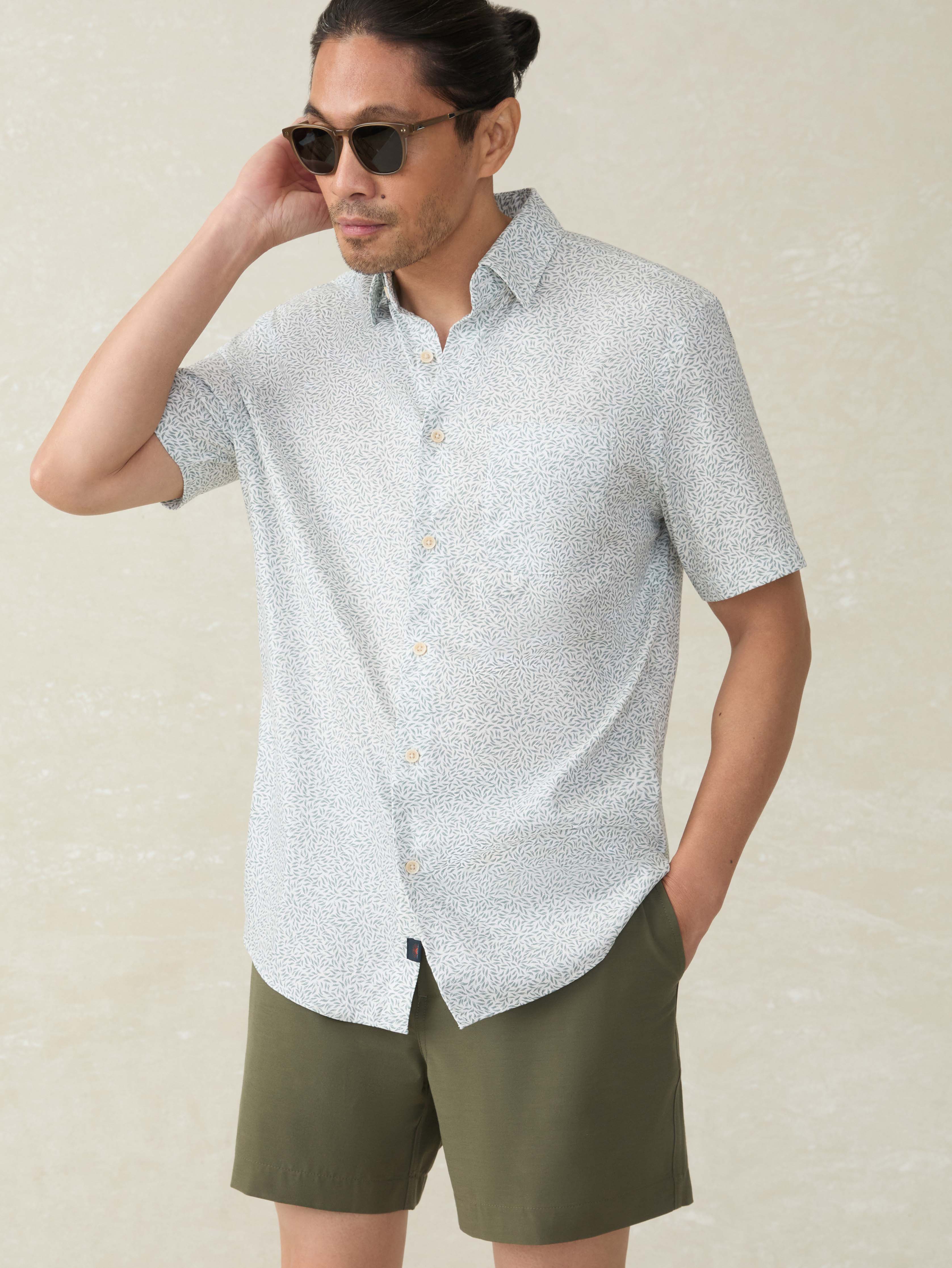 Short-Sleeve Movement™ Monterey Shirt - Sage Grove Foliage | Faherty Brand