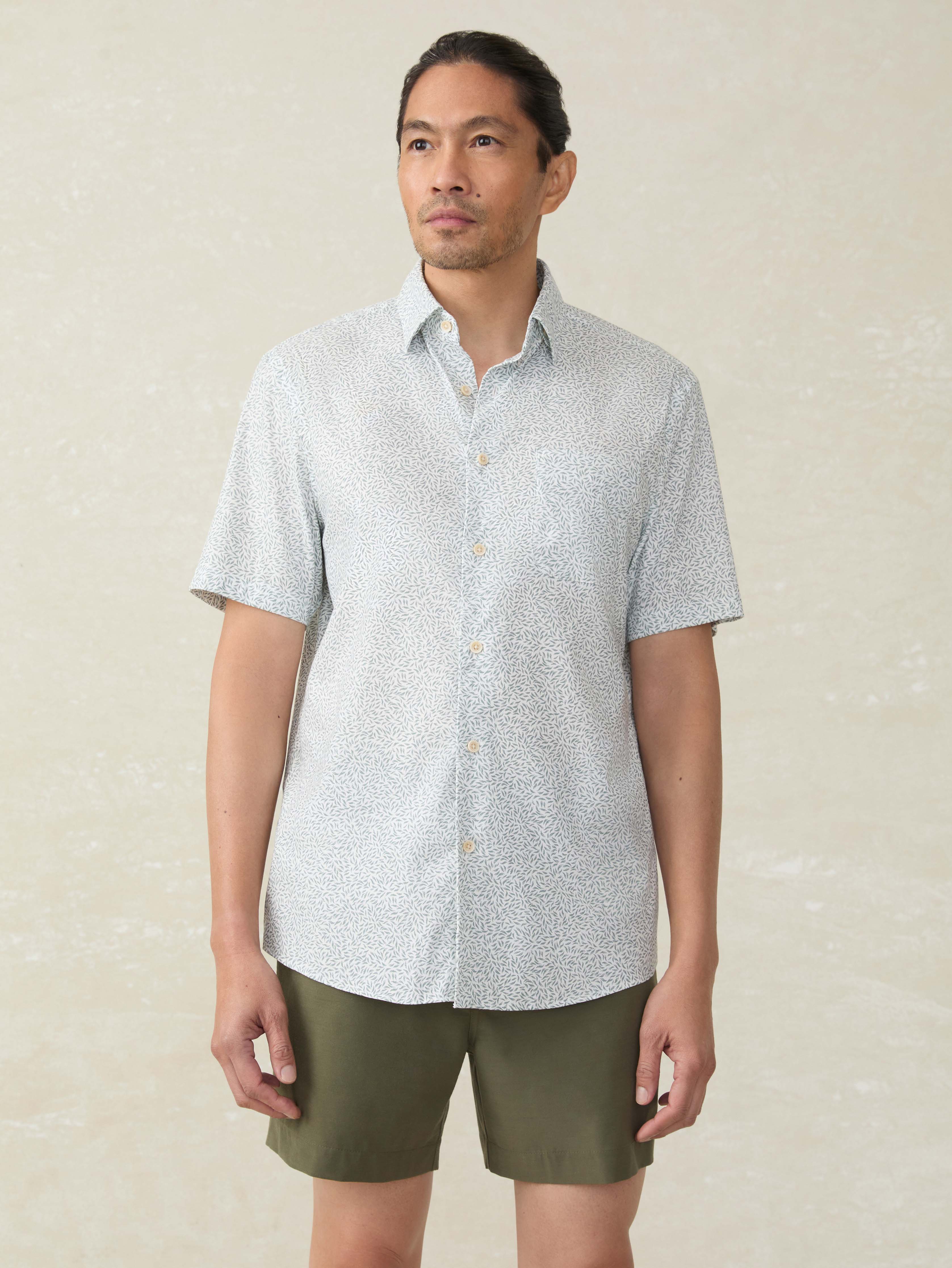 Short-Sleeve Movement™ Monterey Shirt - Sage Grove Foliage | Faherty Brand