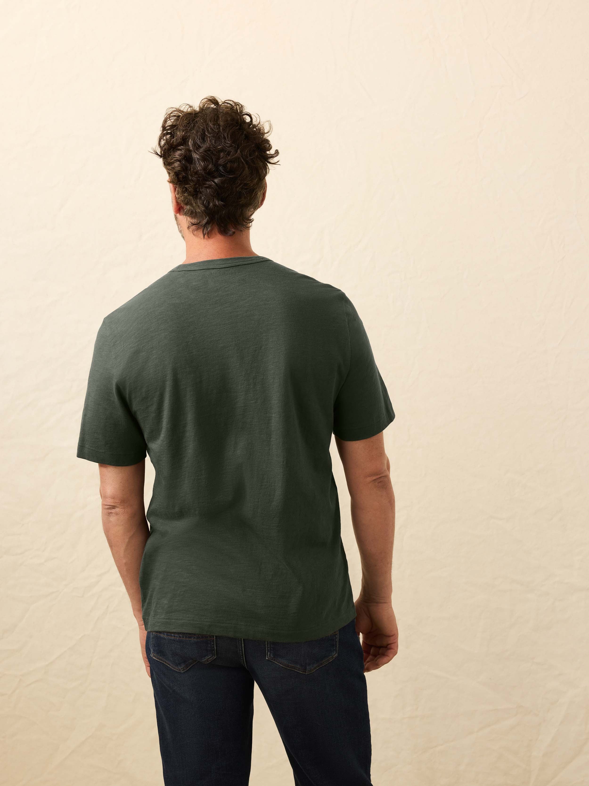 Sunwashed Regenerative Pocket Tee - Fall Evergreen | Faherty Brand