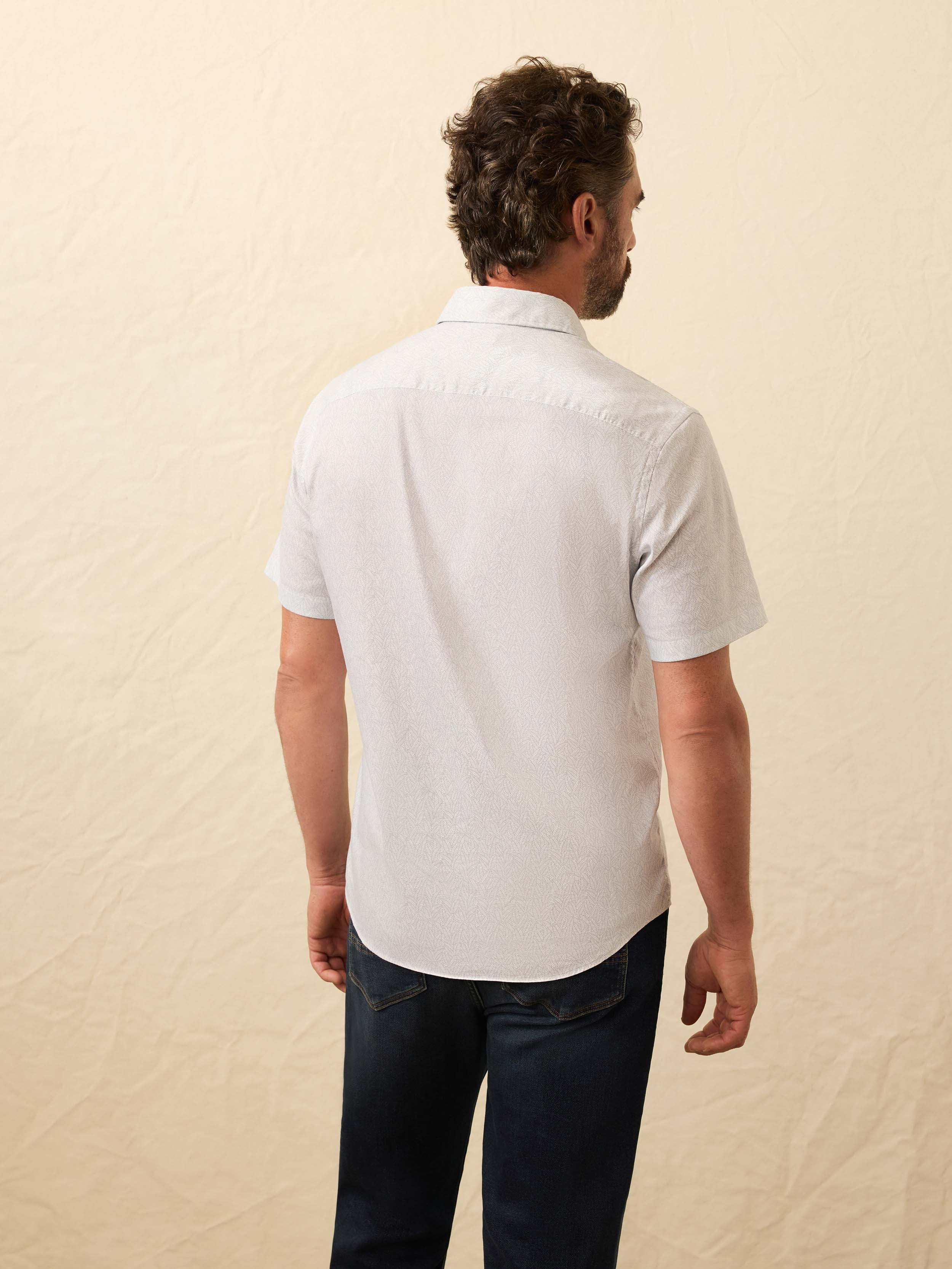 Short-Sleeve Movement™ Monterey Shirt - Ivory Sky Rainforest | Faherty Brand