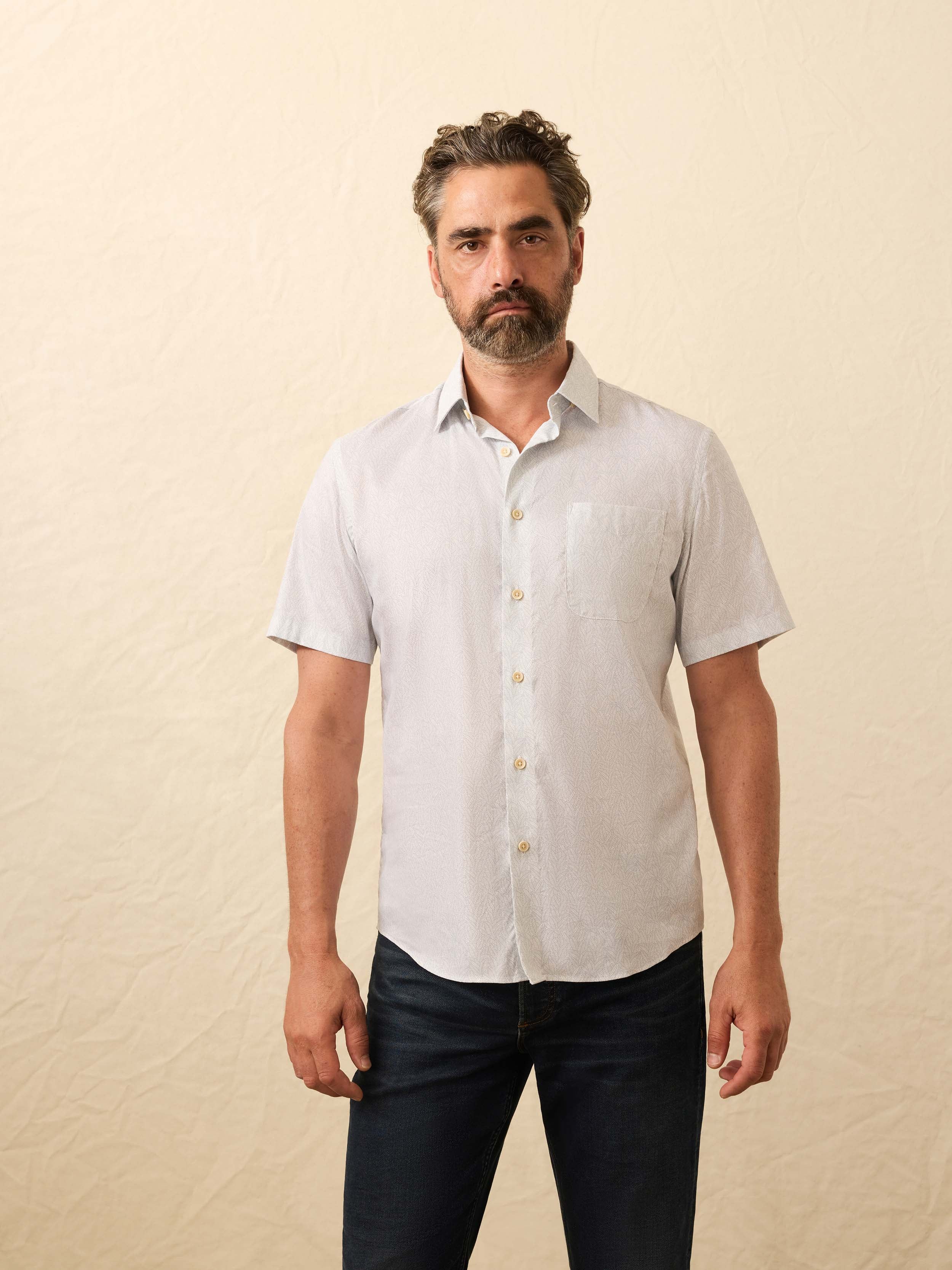 Short-Sleeve Movement™ Monterey Shirt - Ivory Sky Rainforest | Faherty Brand
