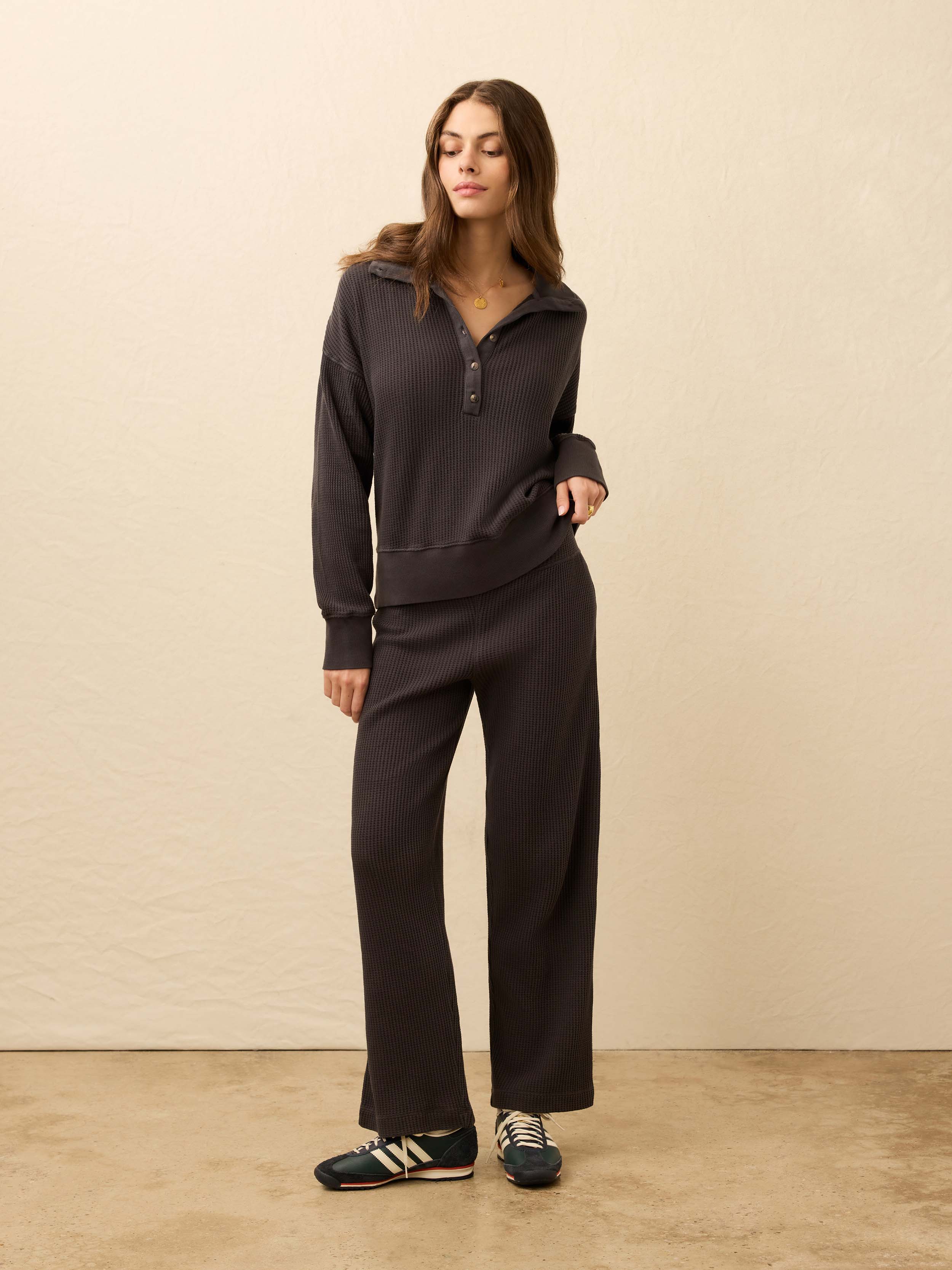 Apres Waffle Henley - Washed Black | Faherty Brand
