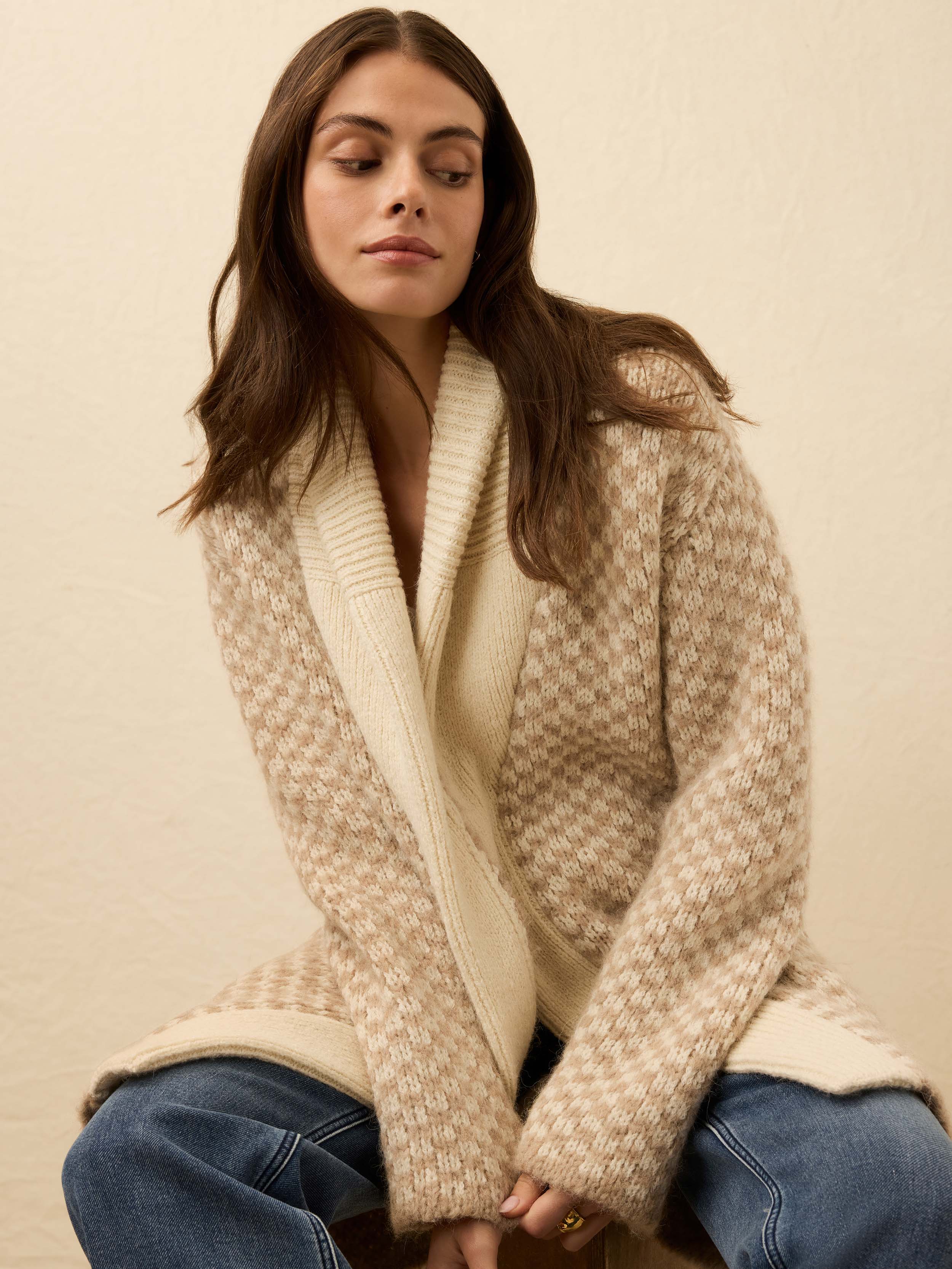 HO25 FAHERTY Womens WYH2560 CRM CabinCardigan Cream OM EDITORIAL 1 Web f259c98e fb6f 4063 b1b6 18bb9e31c2bf