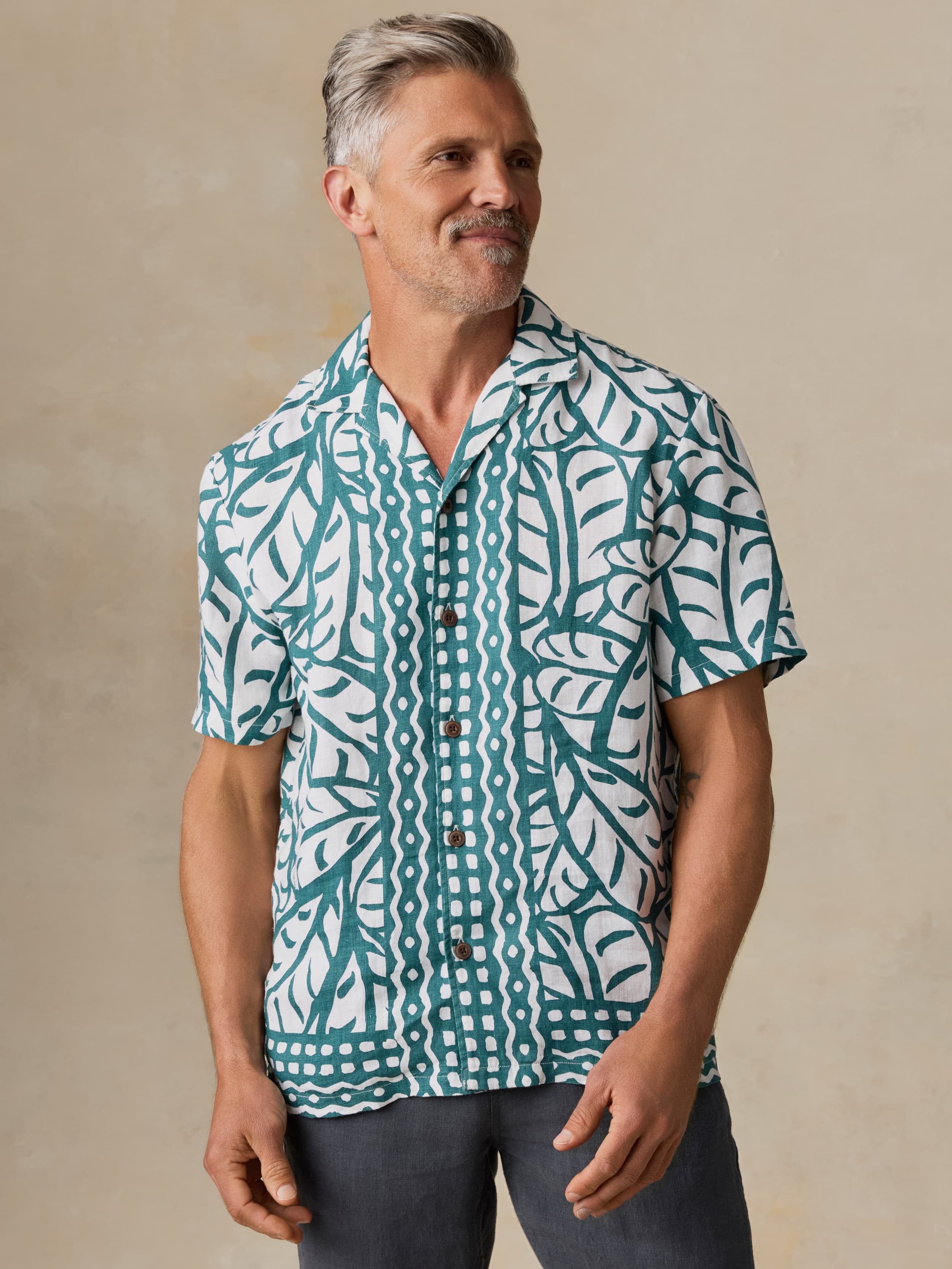 Short-Sleeve Linen Camp Shirt - Biscayne Leaves | Faherty Brand