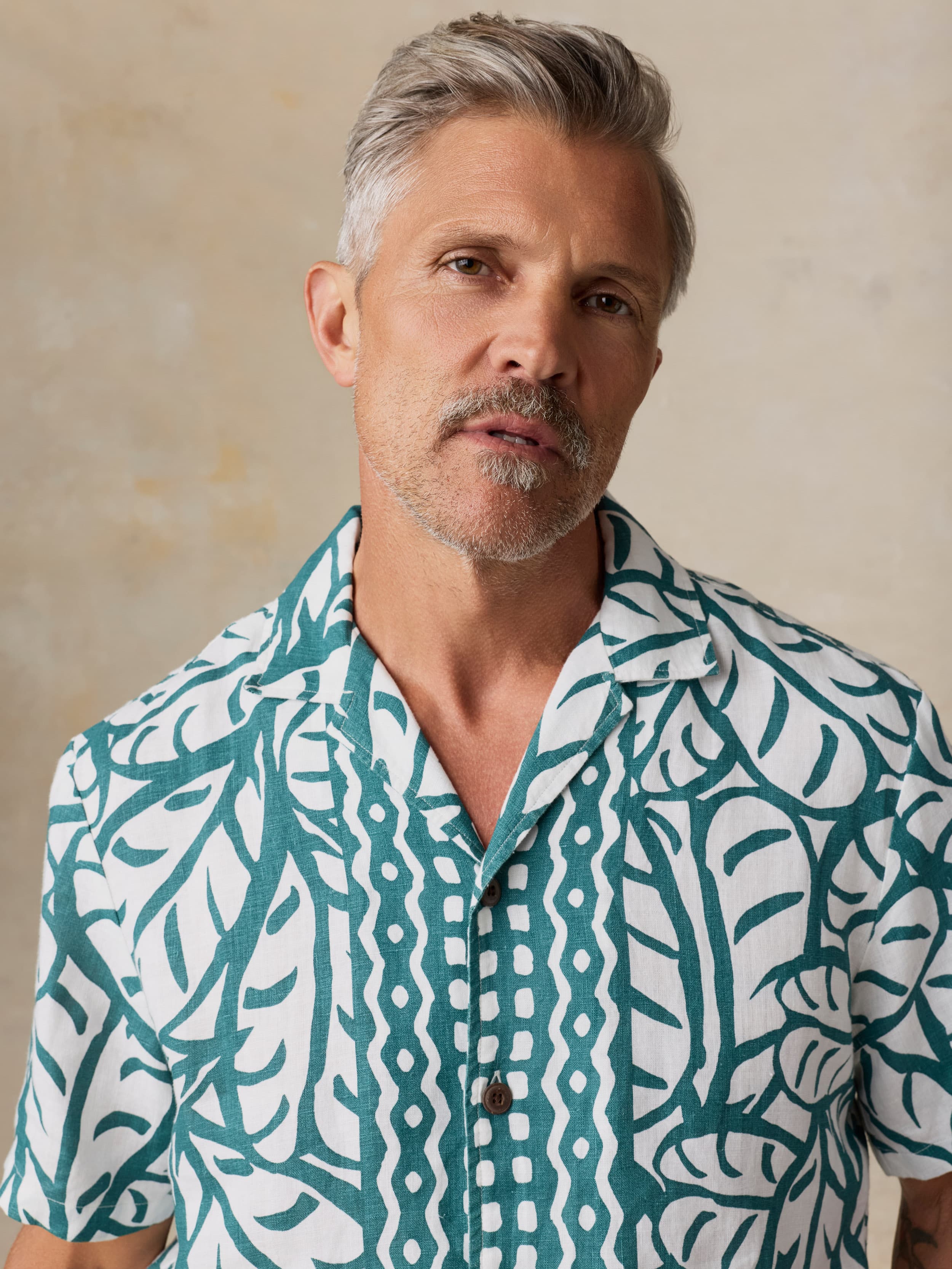Short-Sleeve Linen Camp Shirt - Biscayne Leaves | Faherty Brand