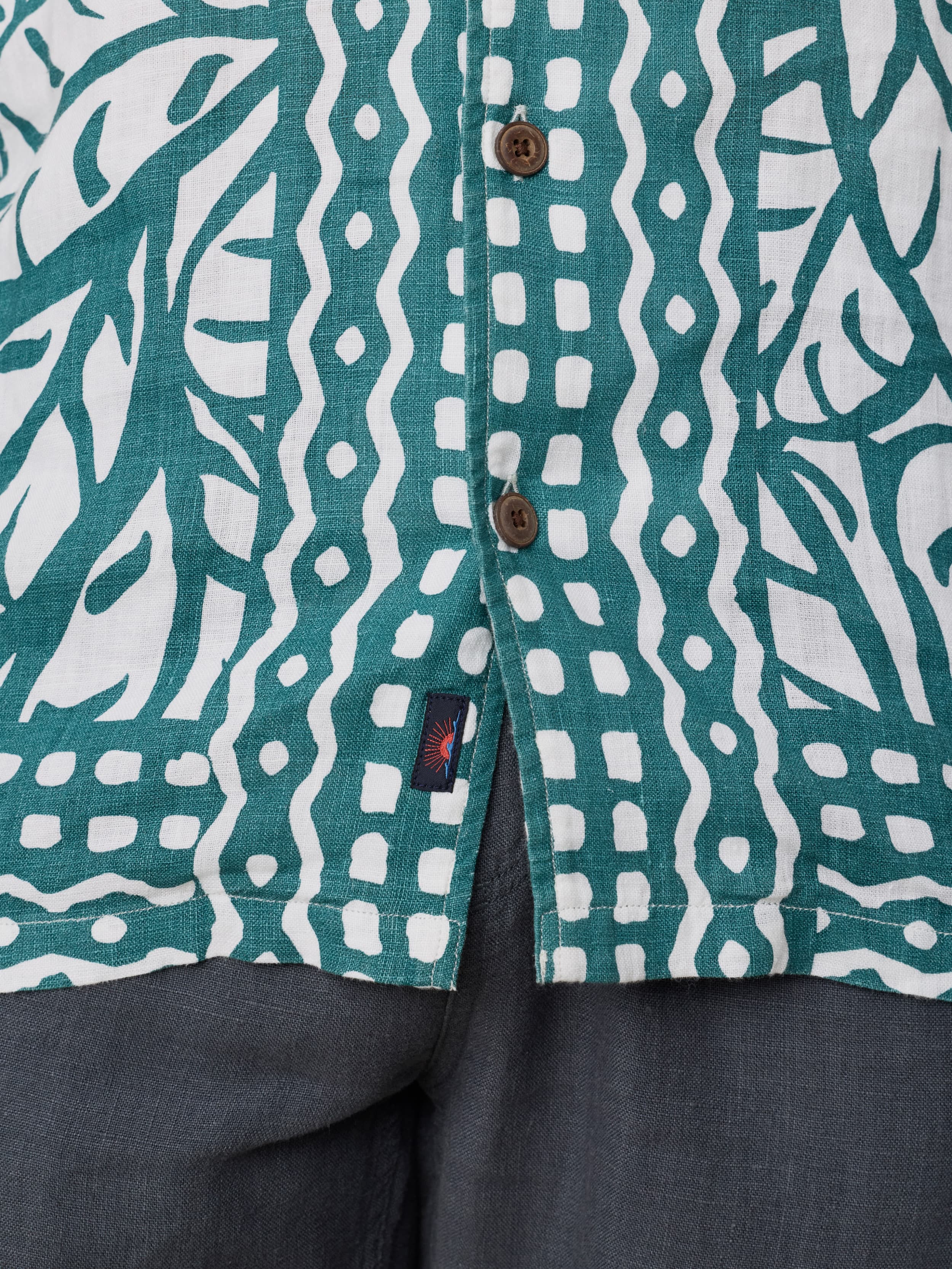 Short-Sleeve Linen Camp Shirt - Biscayne Leaves | Faherty Brand