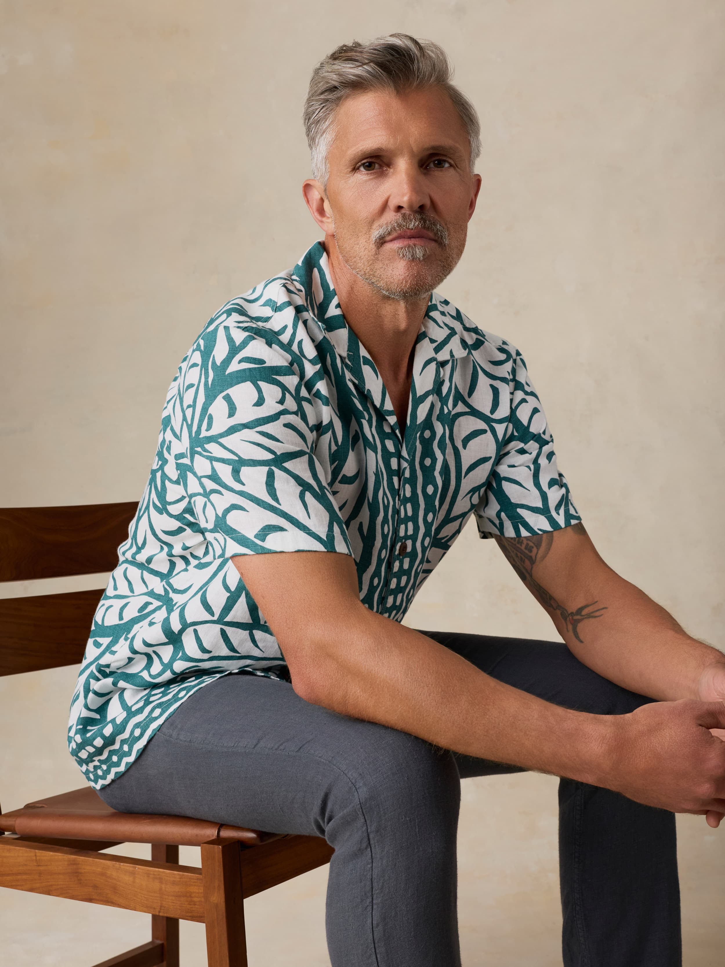 Short-Sleeve Linen Camp Shirt - Biscayne Leaves | Faherty Brand