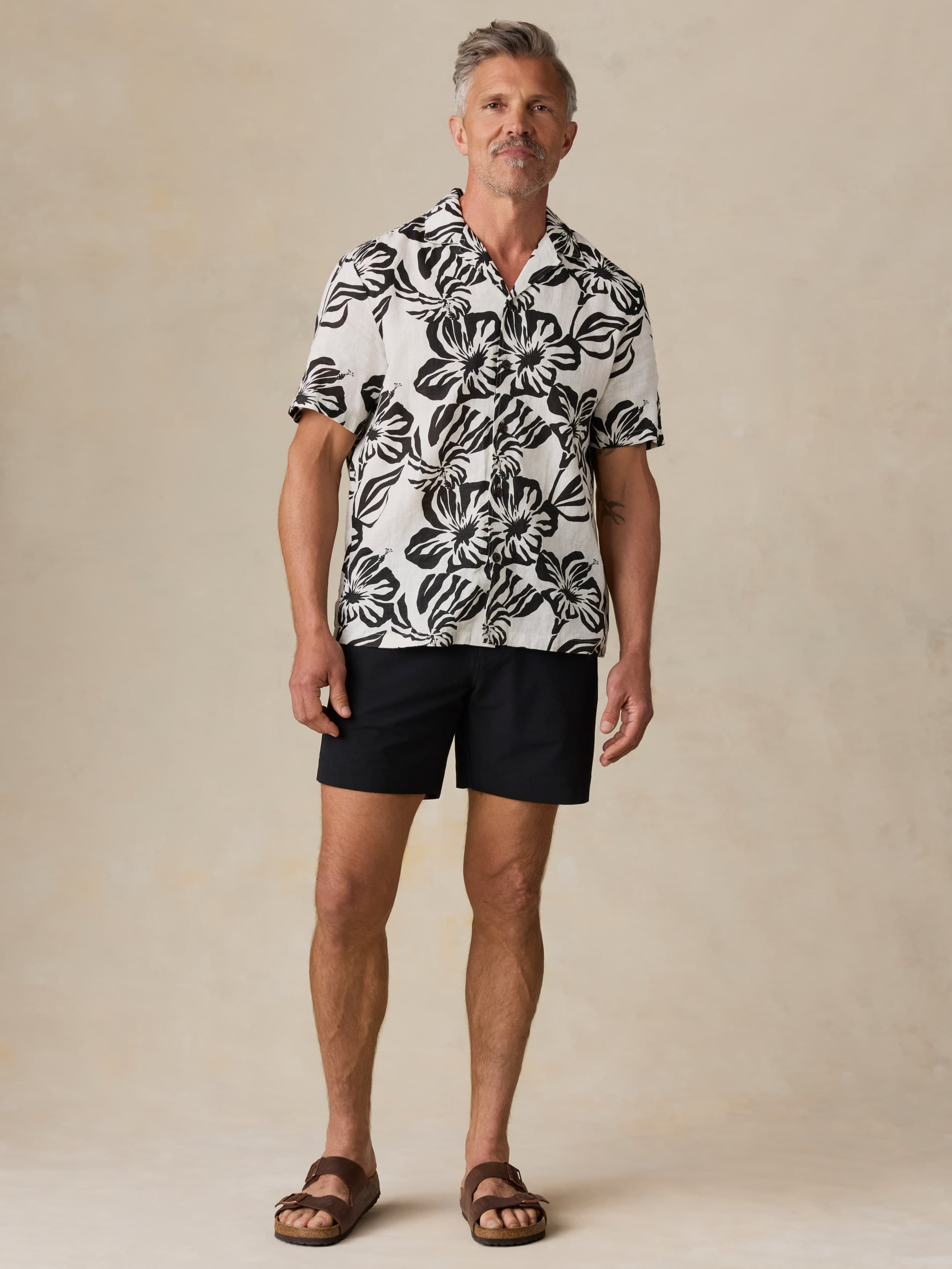 Short-Sleeve Linen Camp Shirt - Midnight Black Floral | Faherty Brand