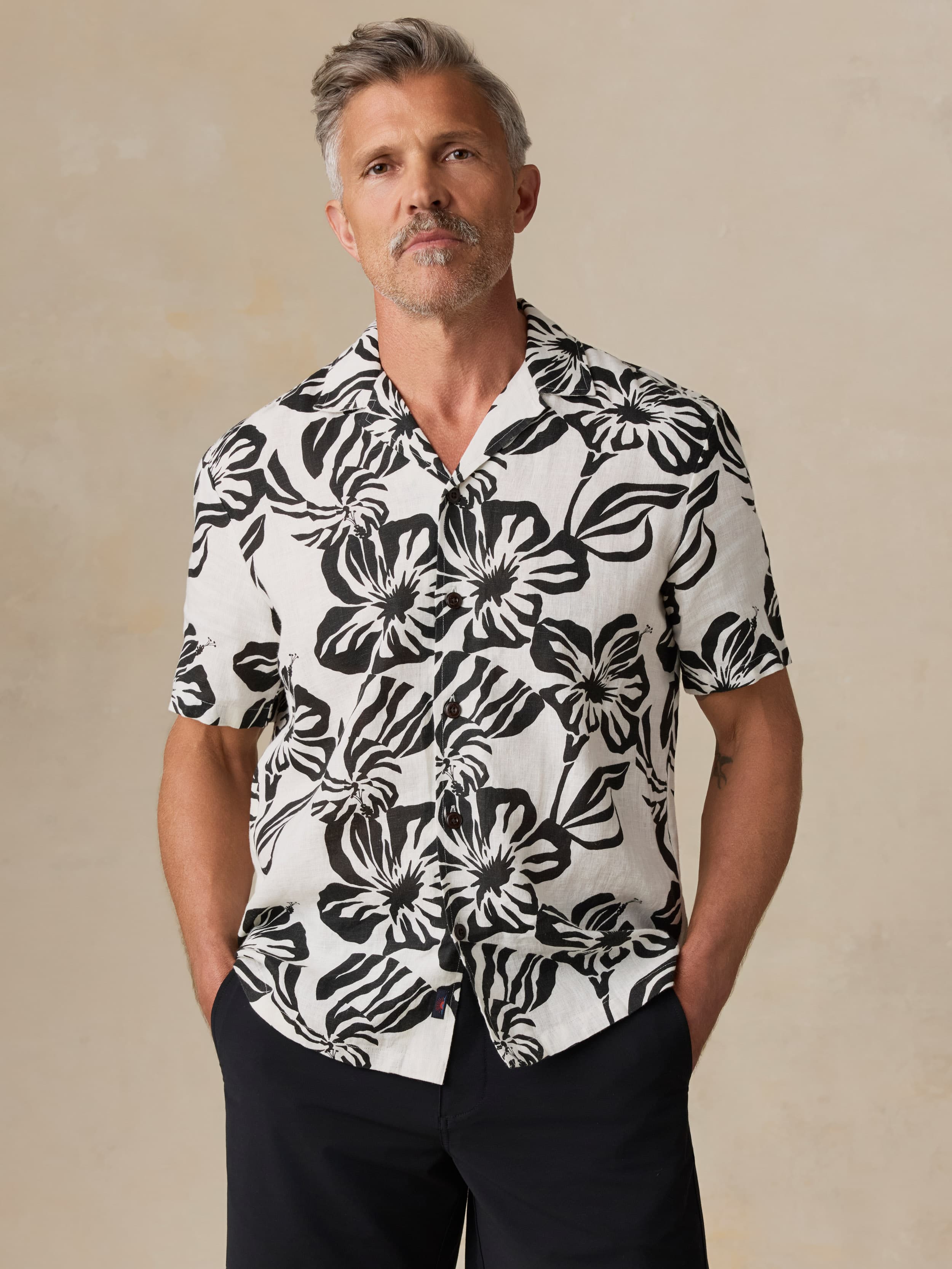 Short-Sleeve Linen Camp Shirt - Midnight Black Floral | Faherty Brand