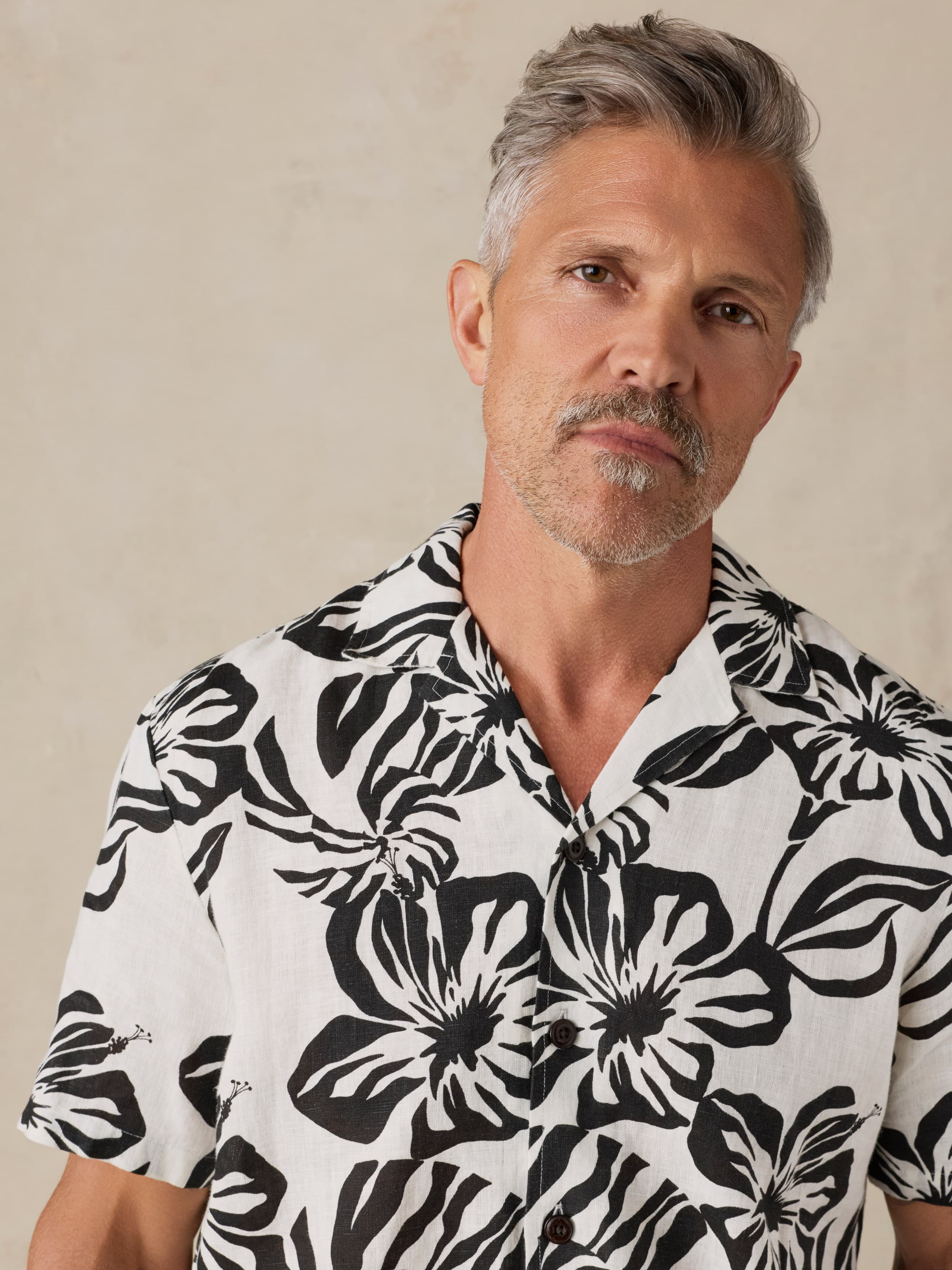 Short-Sleeve Linen Camp Shirt - Midnight Black Floral | Faherty Brand