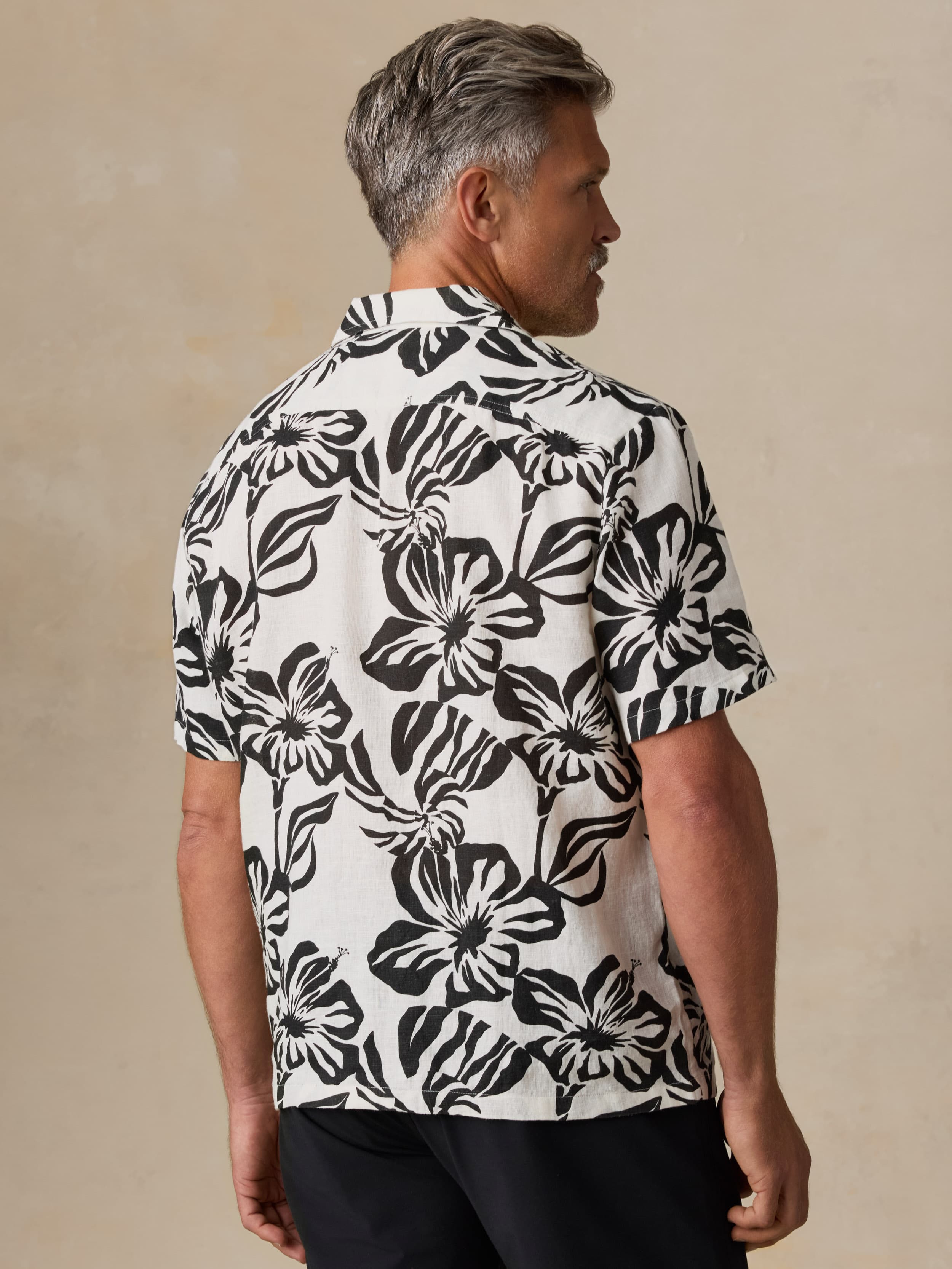 Short-Sleeve Linen Camp Shirt - Midnight Black Floral | Faherty Brand