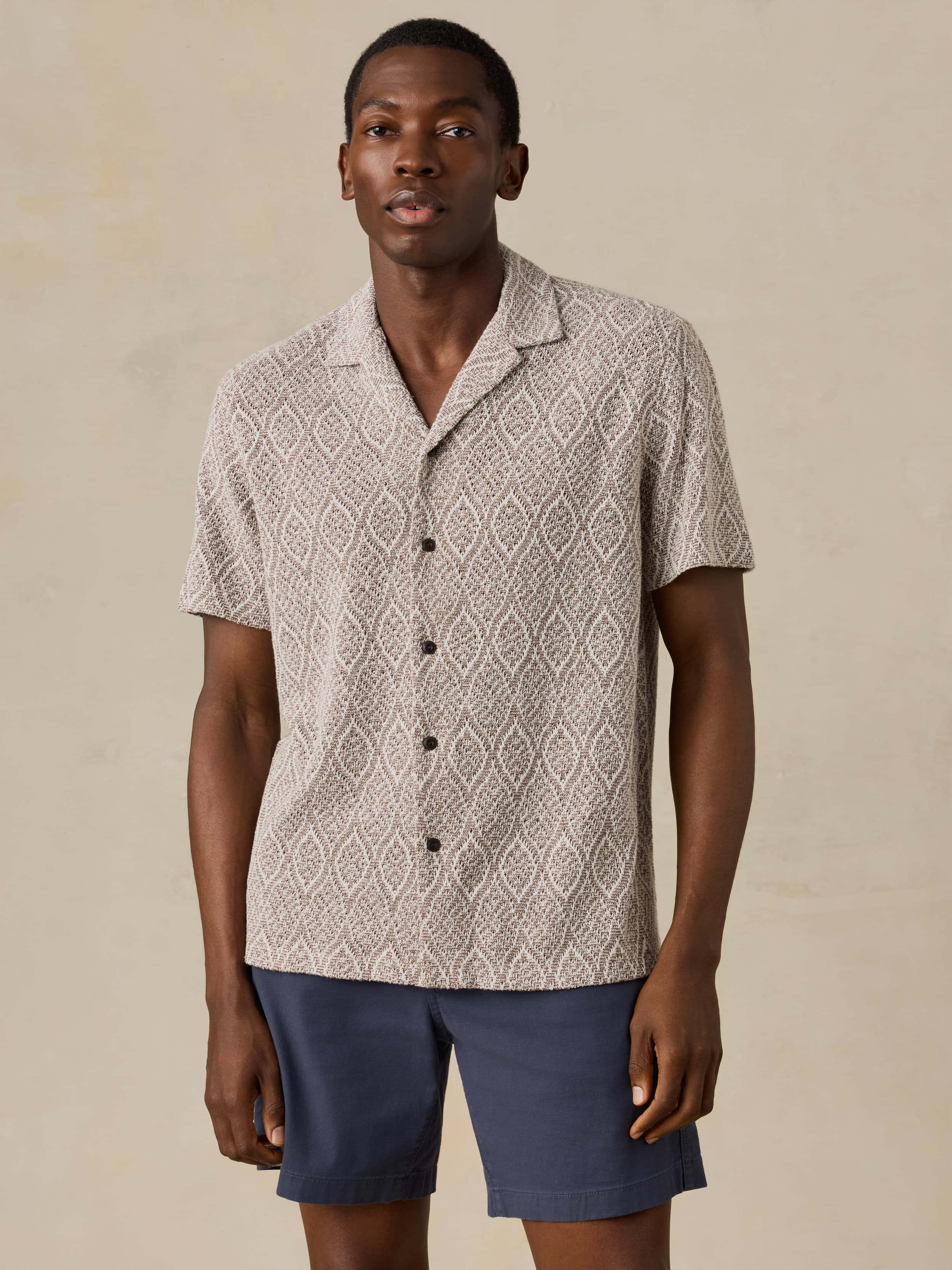 MXU2605 BIM Ss Oasis Camp Shirt OM FRONT CROP 1 Web c68059aa e76d 46dd b03a 8900a15ae5aa