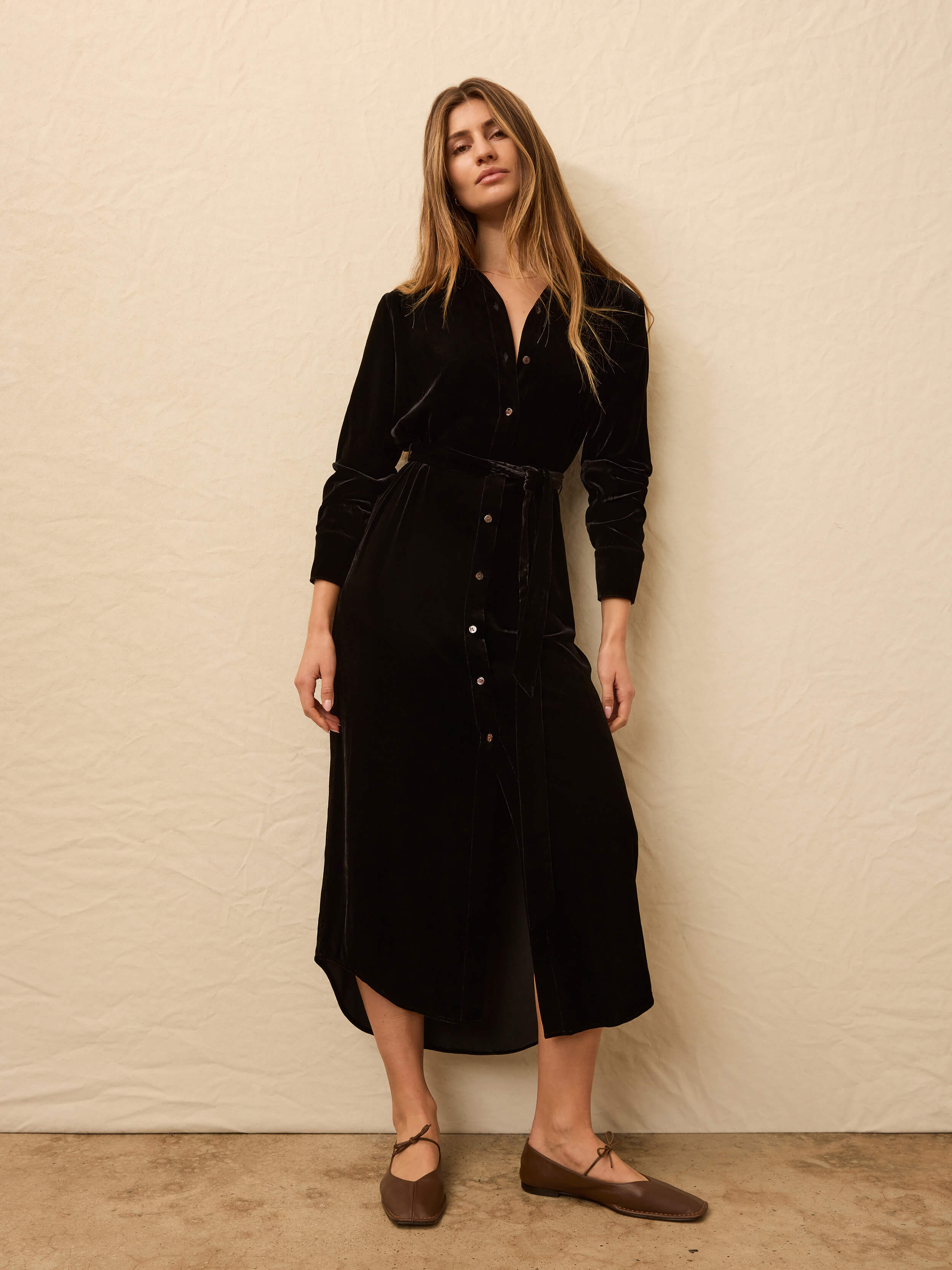 Stretch Silk Velvet Riley Midi Dress - Black | Faherty Brand