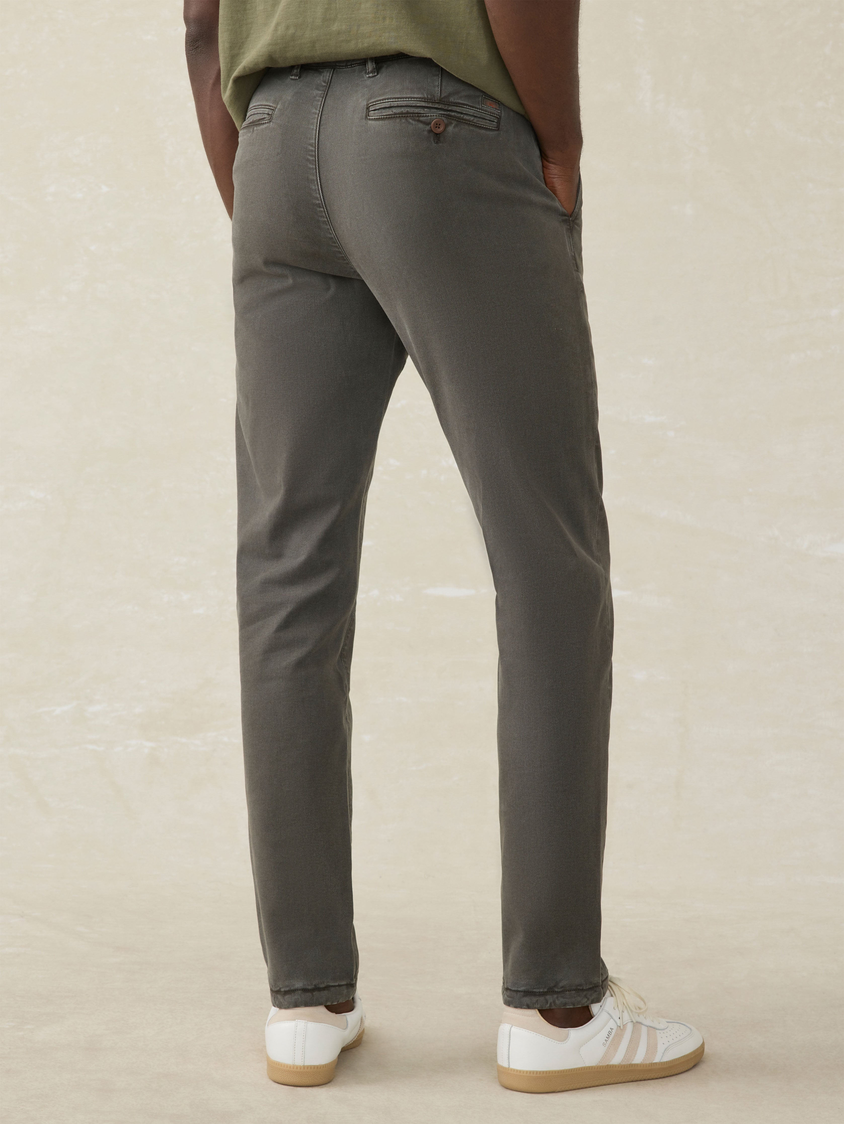 Coastline Chino - Faded Black | Faherty Brand
