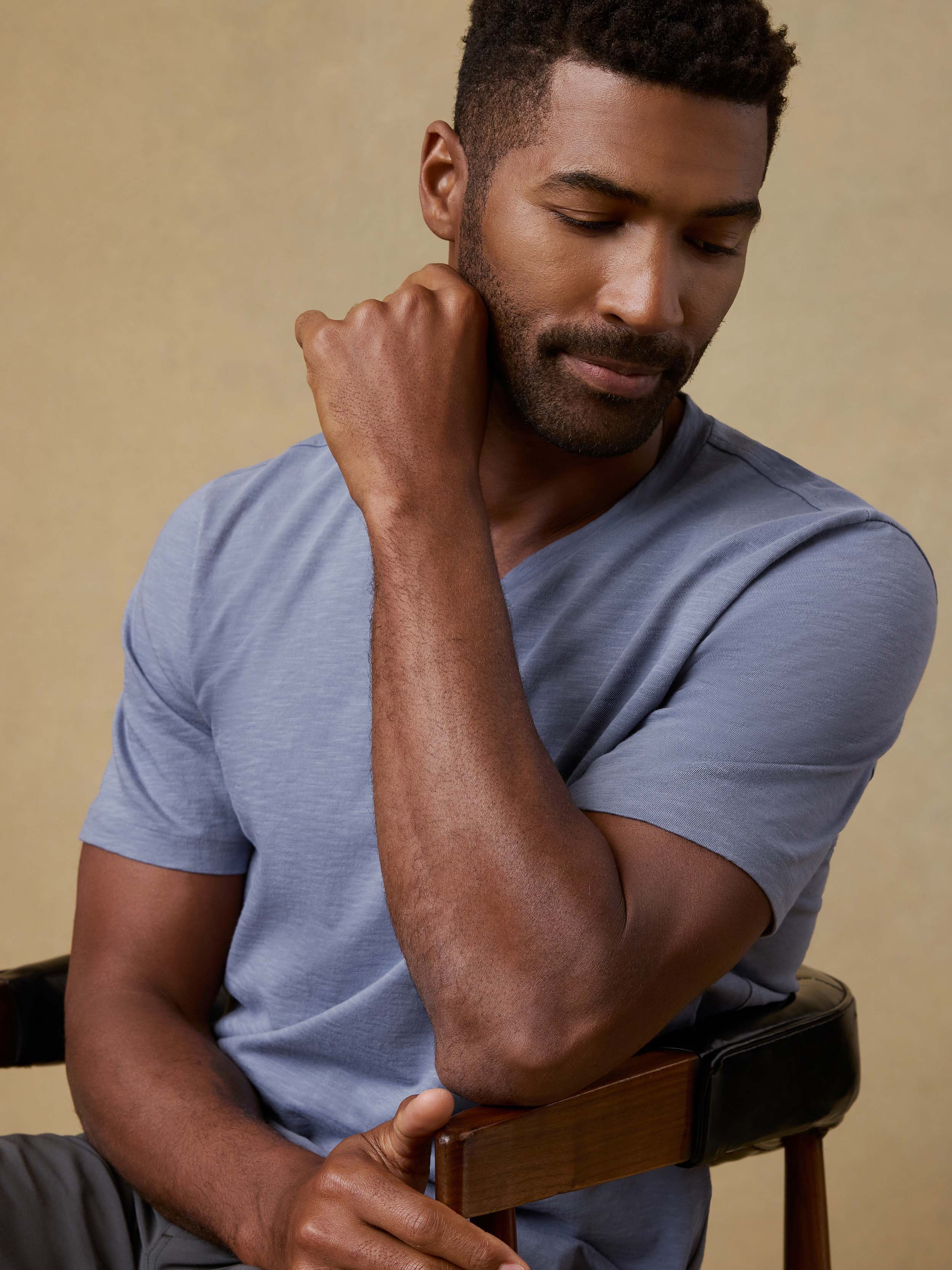 Short-Sleeve Sunwashed V-Neck Tee - Flint | Faherty Brand