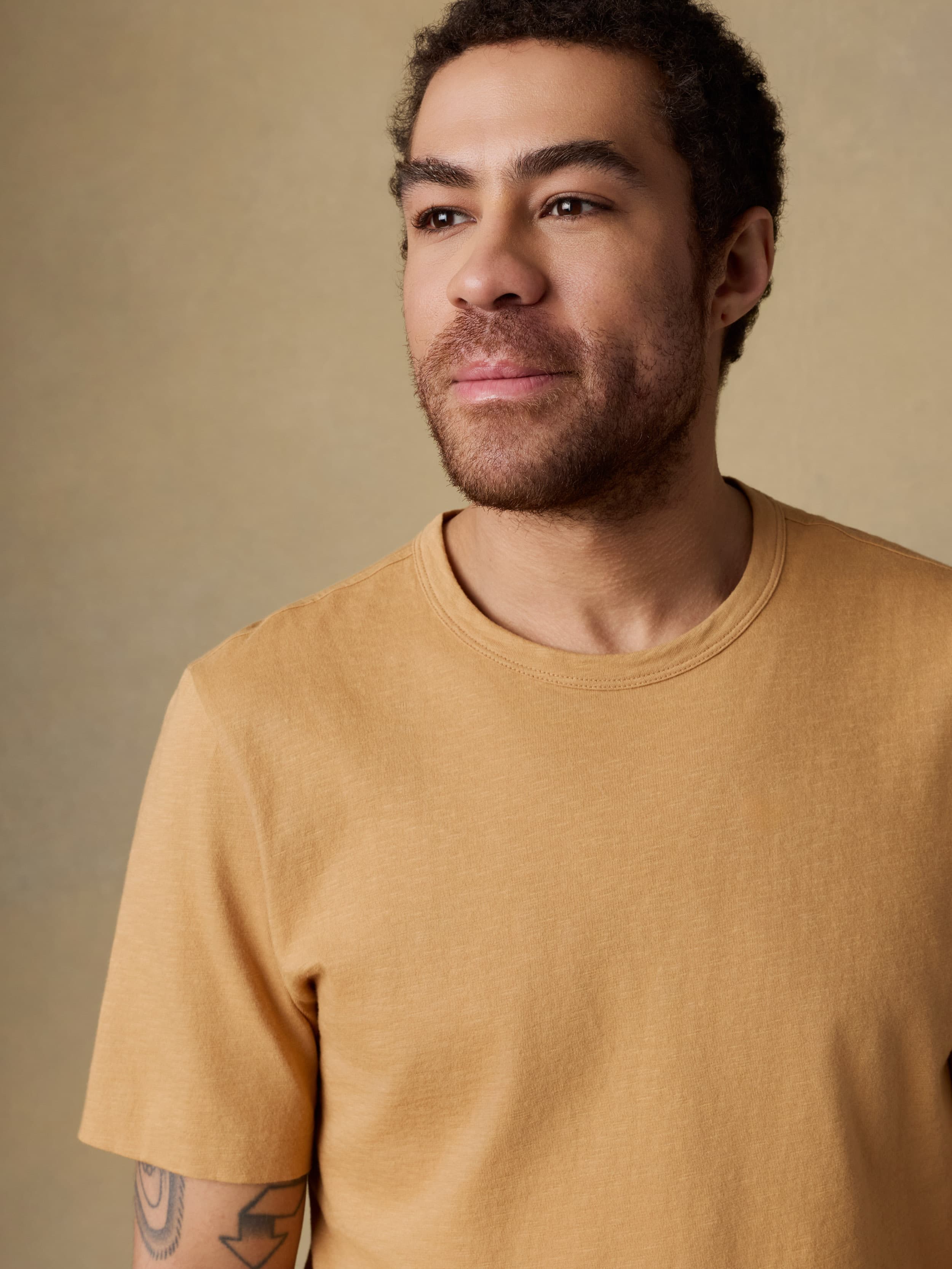 Sunwashed Regenerative Tee - Field Brown | Faherty Brand