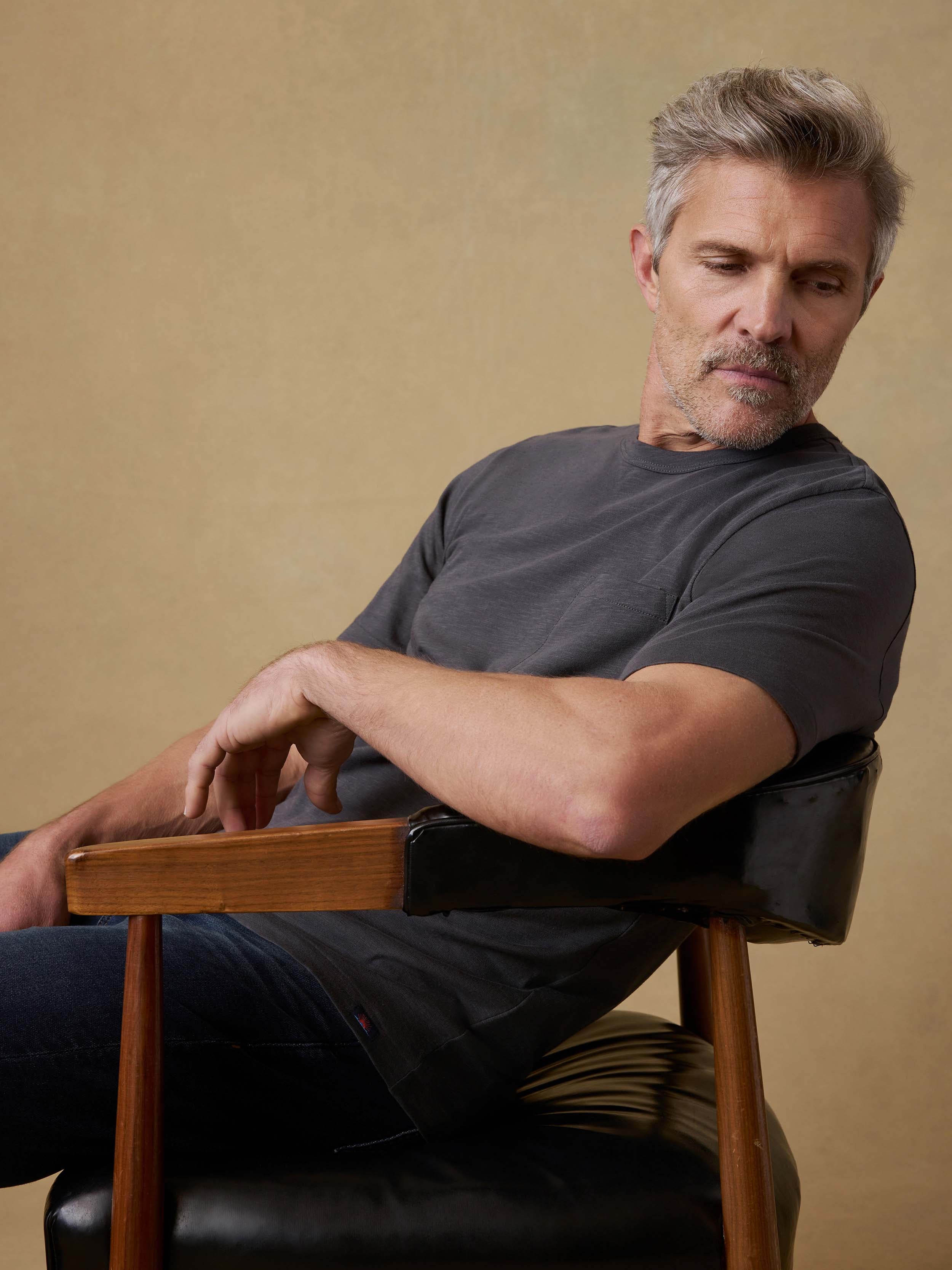 Sunwashed Regenerative Pocket Tee - Graphite | Faherty Brand