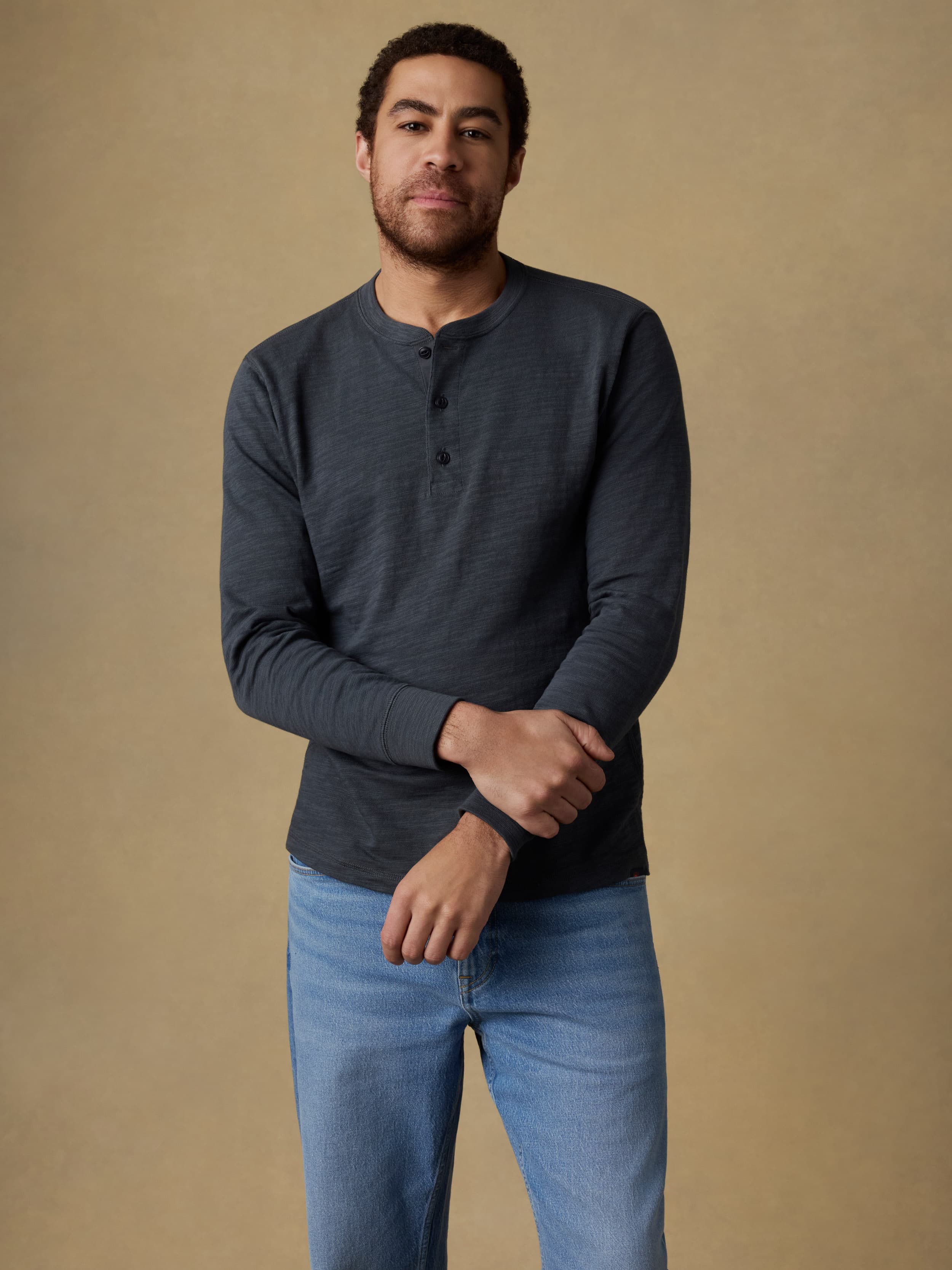 Sunwashed Organic Henley - Graphite | Faherty Brand