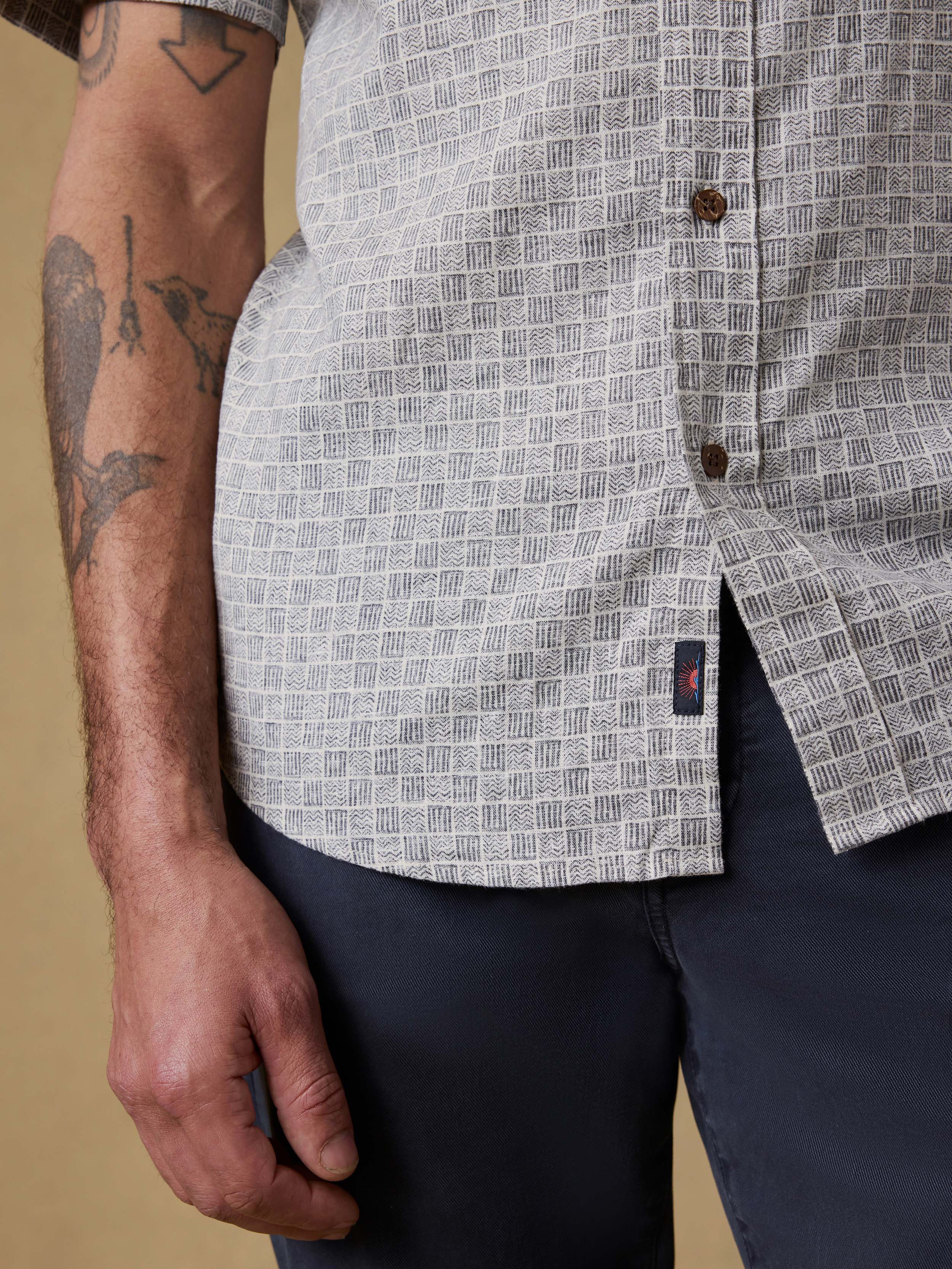 Short-Sleeve Breeze Shirt - Graphite Shell Bricks | Faherty Brand