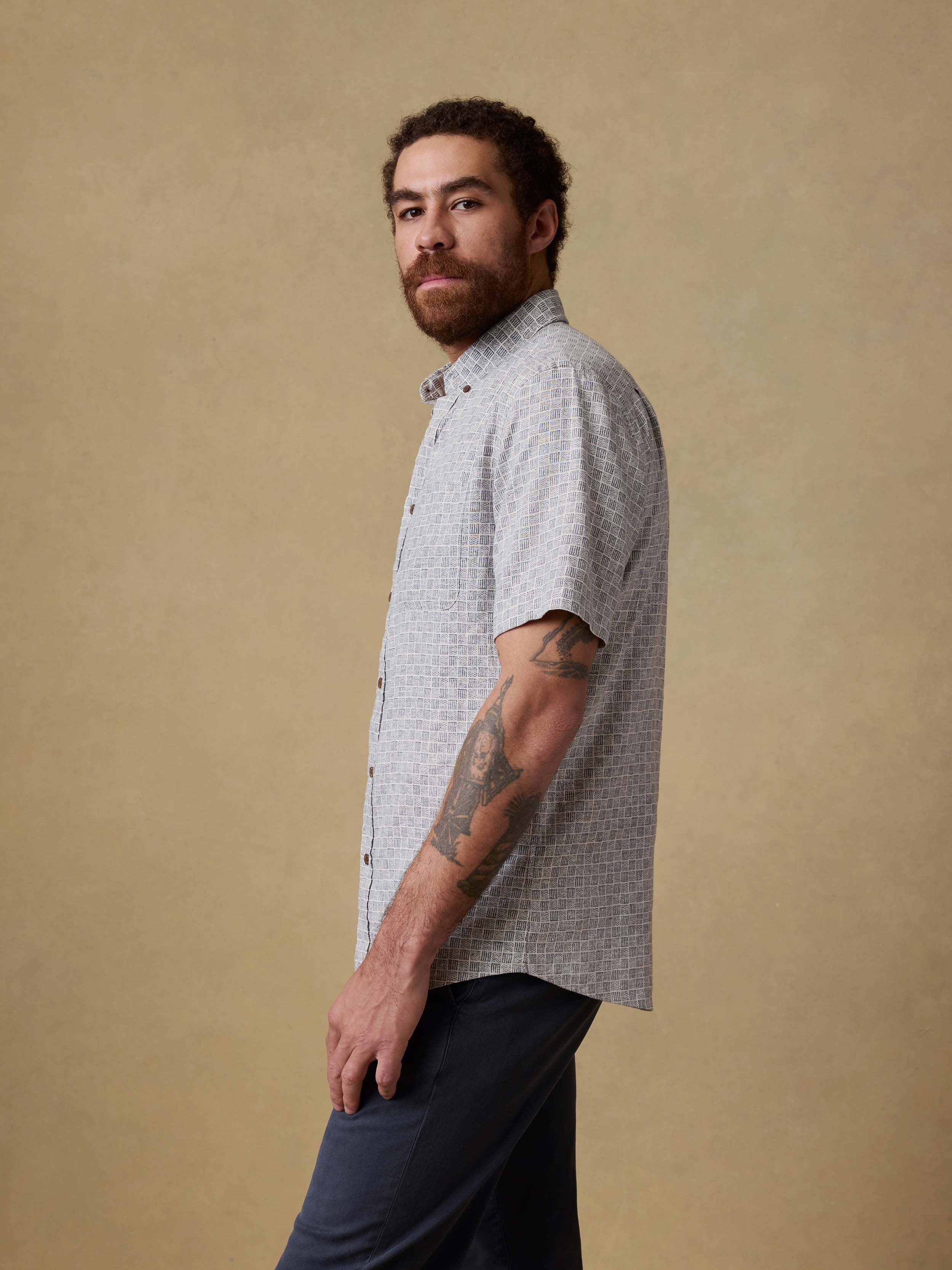 Short-Sleeve Breeze Shirt - Graphite Shell Bricks | Faherty Brand