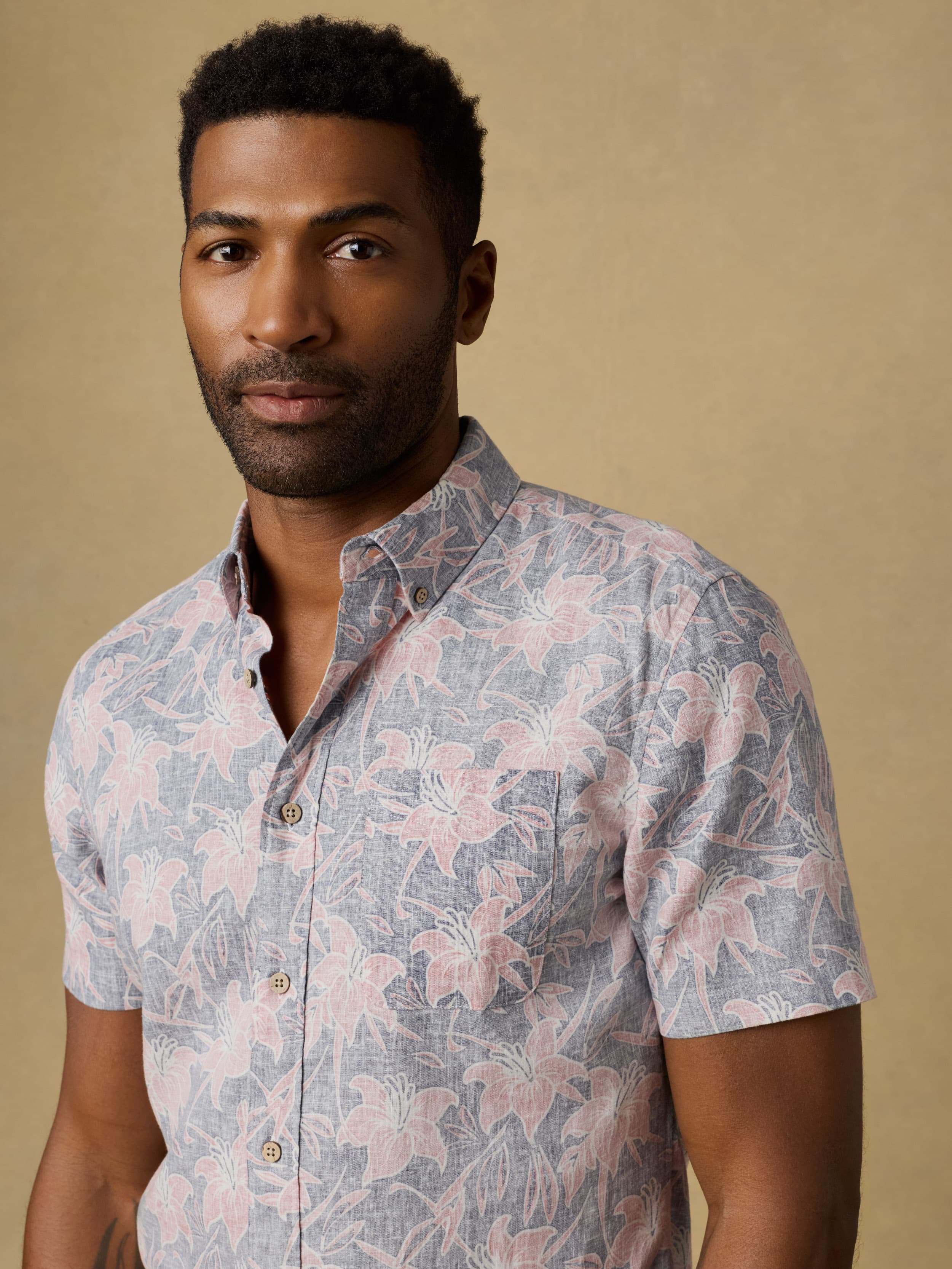 Short-Sleeve Breeze Shirt - Navy Red Lotus | Faherty Brand