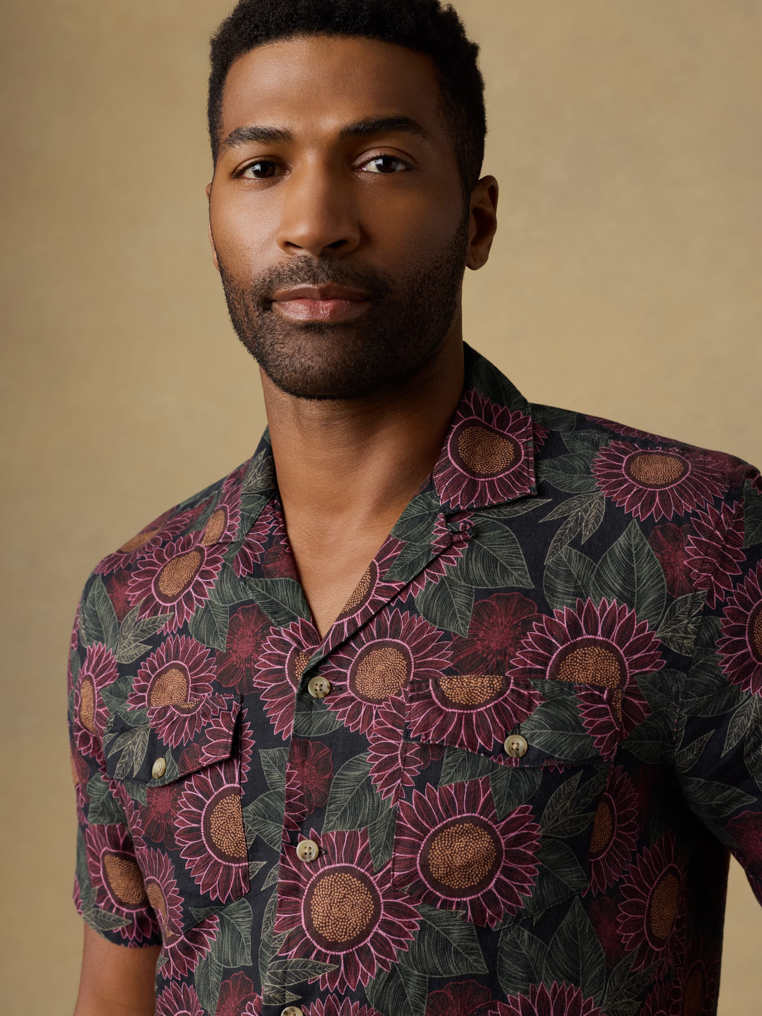 Short-Sleeve Reserve Basque Camp Shirt - Black Floral Road | Faherty Brand