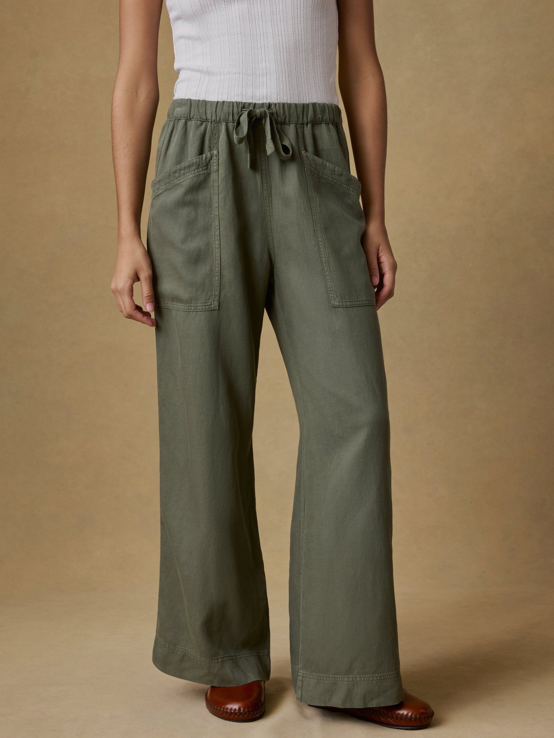 Topanga Drape Pant - Thyme | Faherty Brand