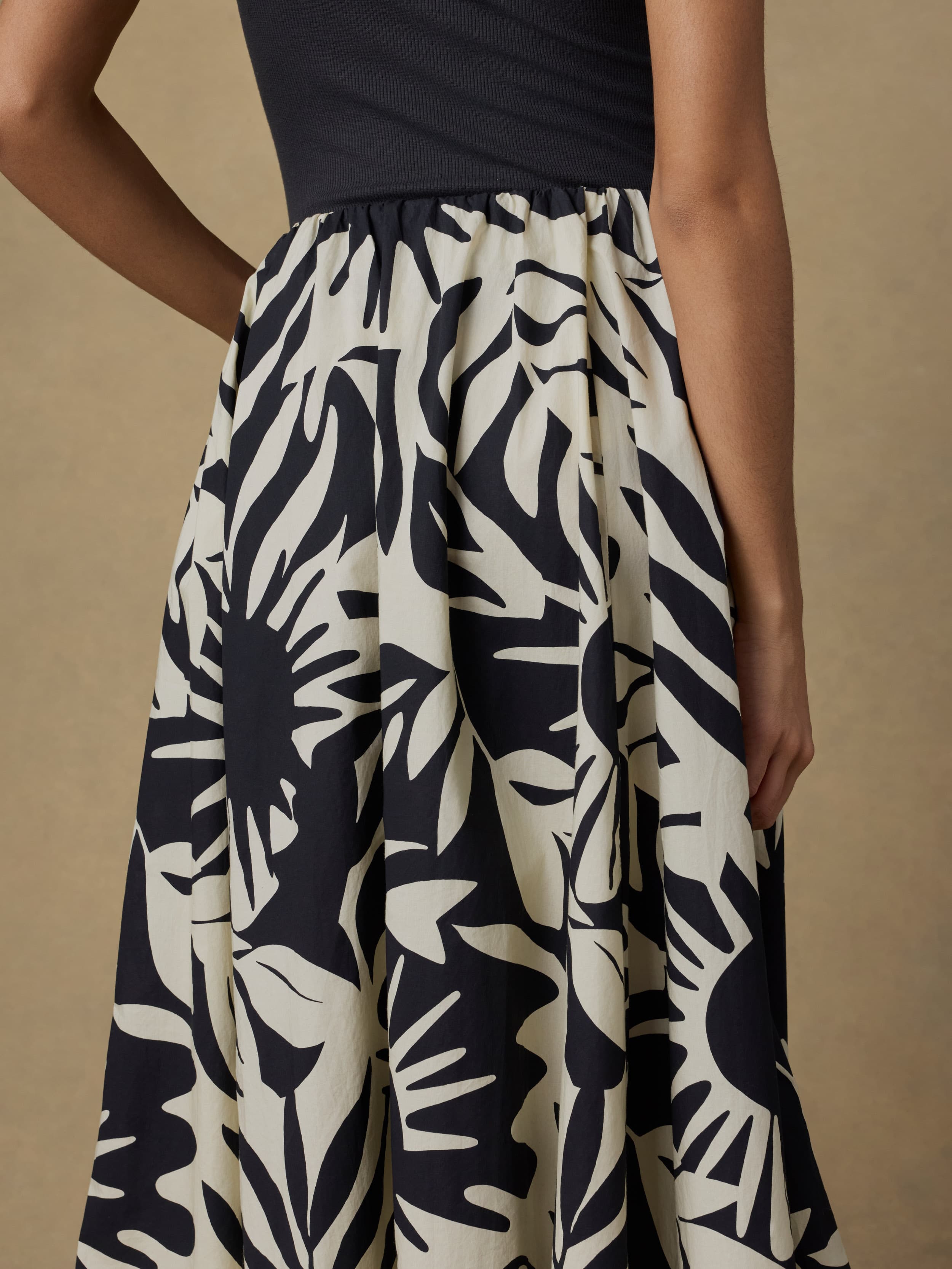 Coastal Poplin Nera Skirt - Garden Sonata | Faherty Brand