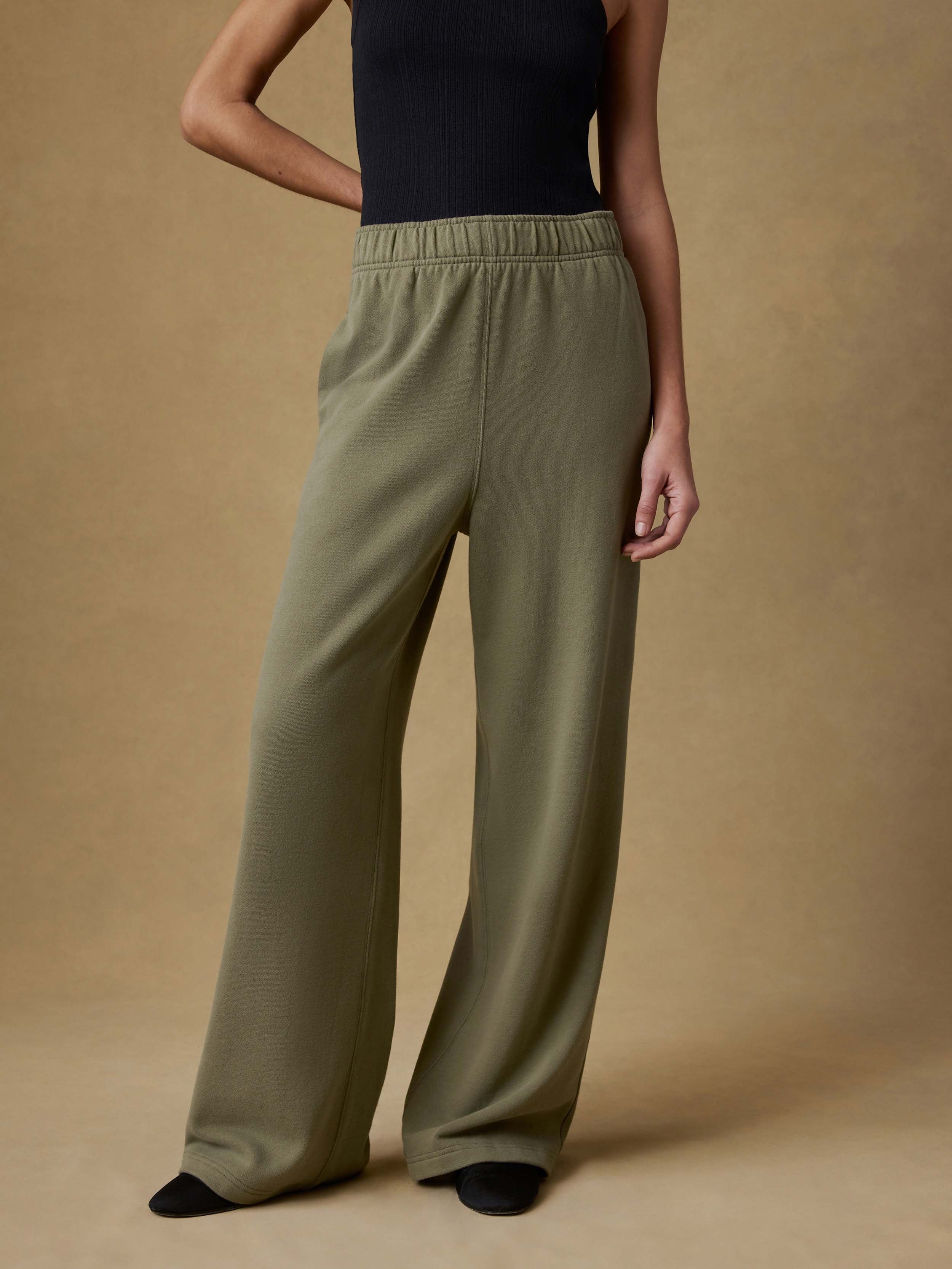 High Standard Fleece Wide Leg Sweatpant - Island Olive | Faherty Brand